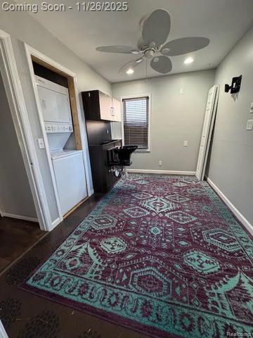 23704 Couzens Avenue, Hazel Park, MI 48030