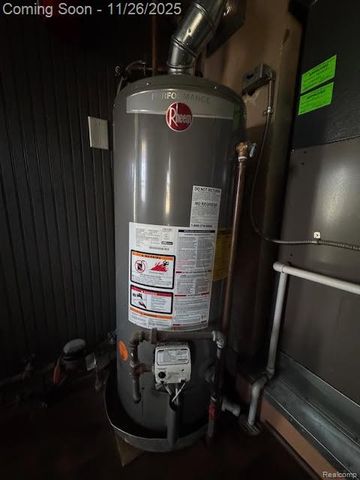 23704 Couzens Avenue, Hazel Park, MI 48030