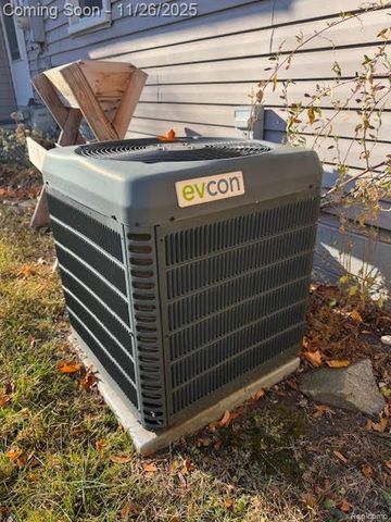 23704 Couzens Avenue, Hazel Park, MI 48030