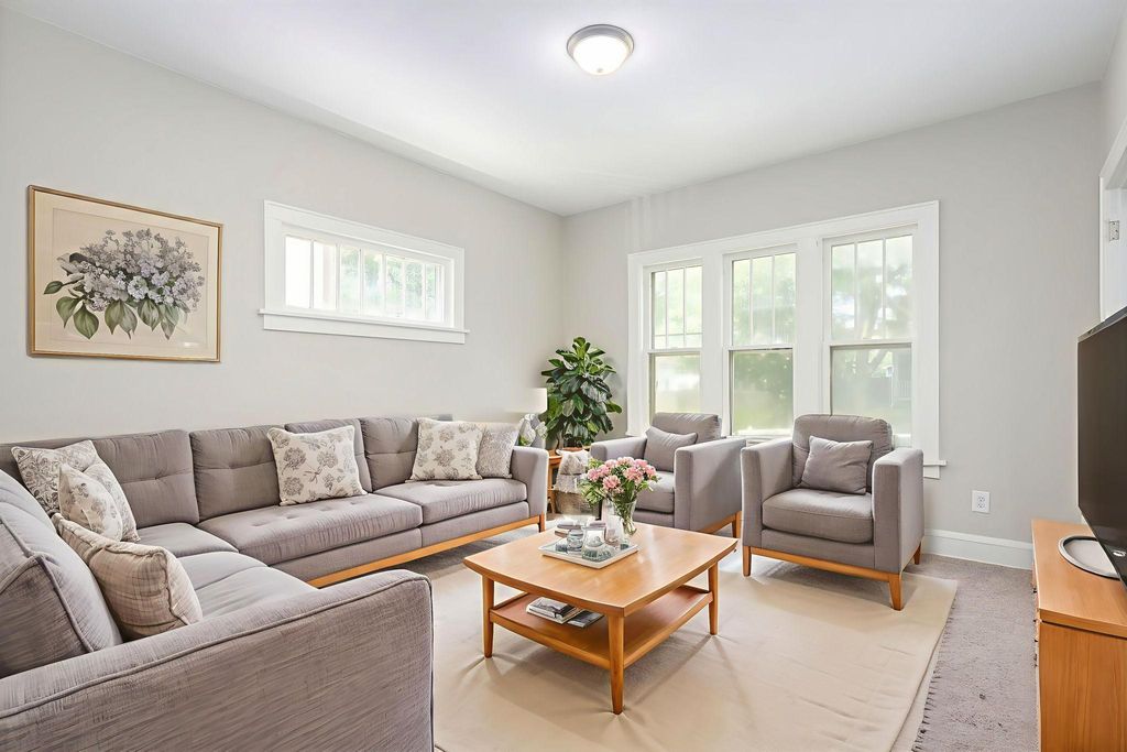 42 Front Avenue, Saint Paul, MN 55117