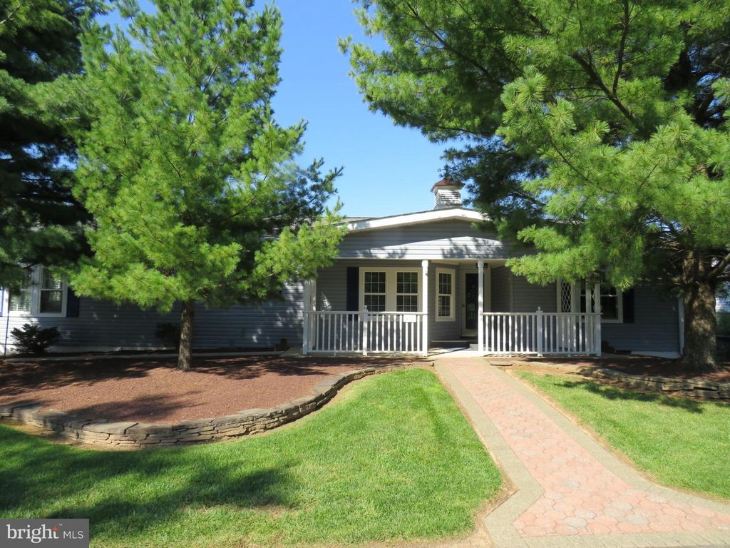 497 GOLDENROD XING W, NEW HOPE, PA 18938 — exterior