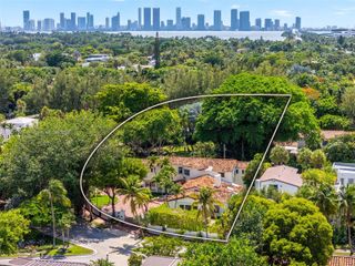3500 Pine Tree Dr, Miami Beach, FL 33140