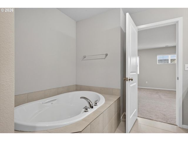 16148 Nw PRISTINE Ln, Portland, OR 97229