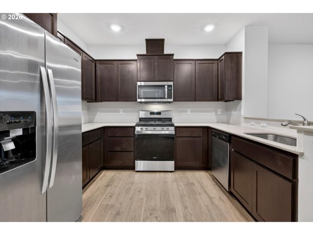 16148 Nw PRISTINE Ln, Portland, OR 97229