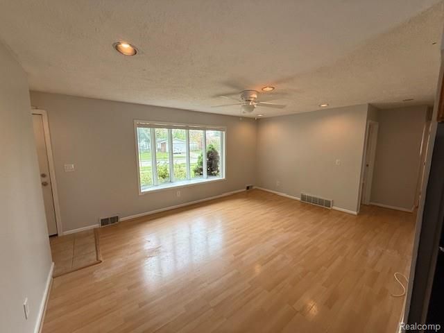 35633 SEVILLE Street, Clinton Charter Township, MI 48035