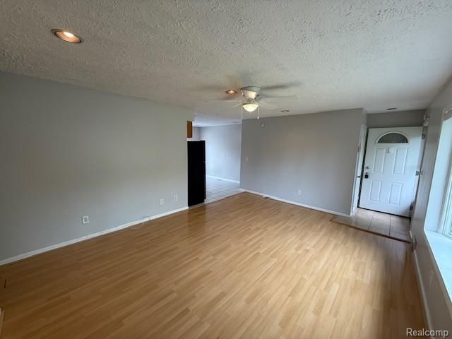 35633 SEVILLE Street, Clinton Charter Township, MI 48035