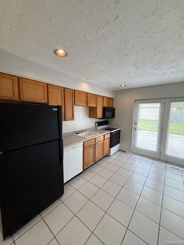 35633 SEVILLE Street, Clinton Charter Township, MI 48035