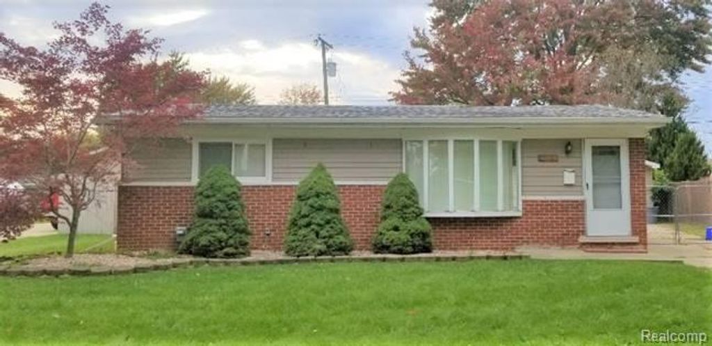35633 SEVILLE Street, Clinton Charter Township, MI 48035