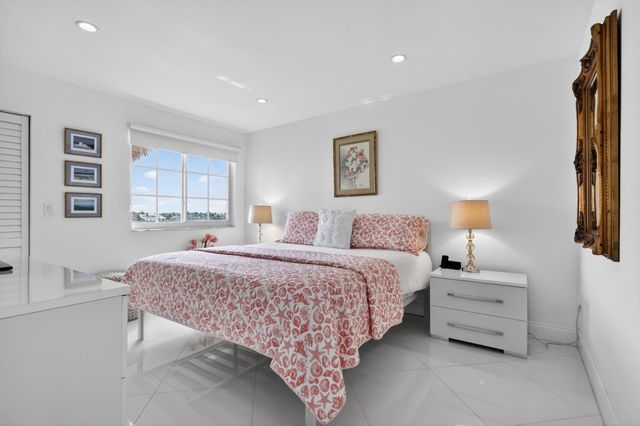 180 Yacht Club Way 304, Hypoluxo, FL 33462