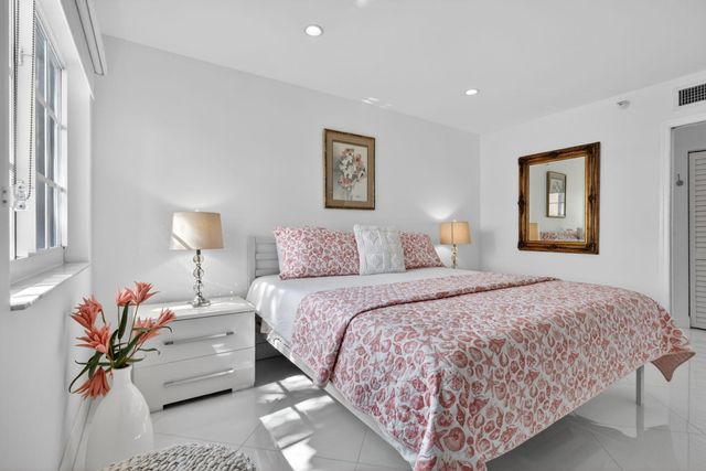 180 Yacht Club Way 304, Hypoluxo, FL 33462