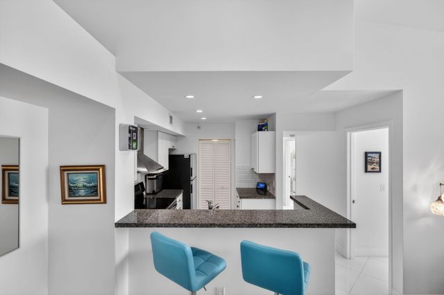 180 Yacht Club Way 304, Hypoluxo, FL 33462