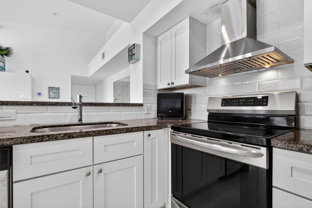 180 Yacht Club Way 304, Hypoluxo, FL 33462