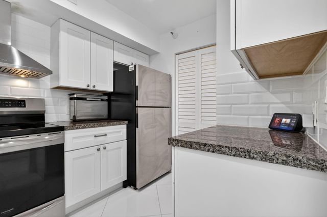 180 Yacht Club Way 304, Hypoluxo, FL 33462