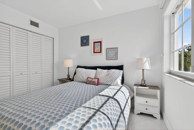 180 Yacht Club Way 304, Hypoluxo, FL 33462