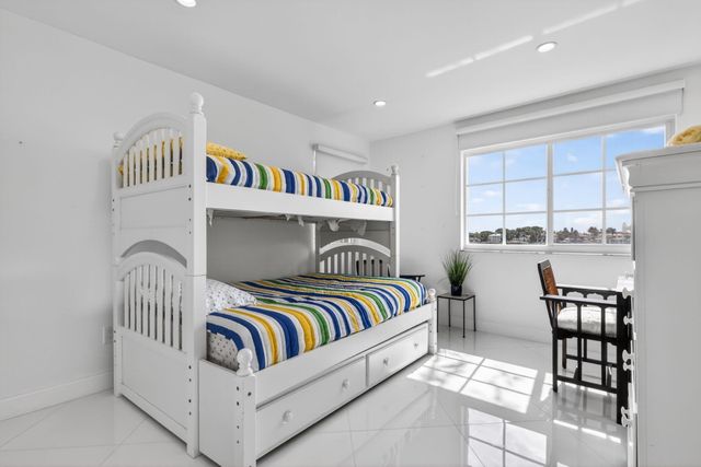 180 Yacht Club Way 304, Hypoluxo, FL 33462