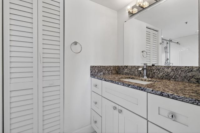 180 Yacht Club Way 304, Hypoluxo, FL 33462