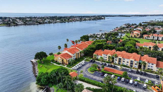 180 Yacht Club Way 304, Hypoluxo, FL 33462