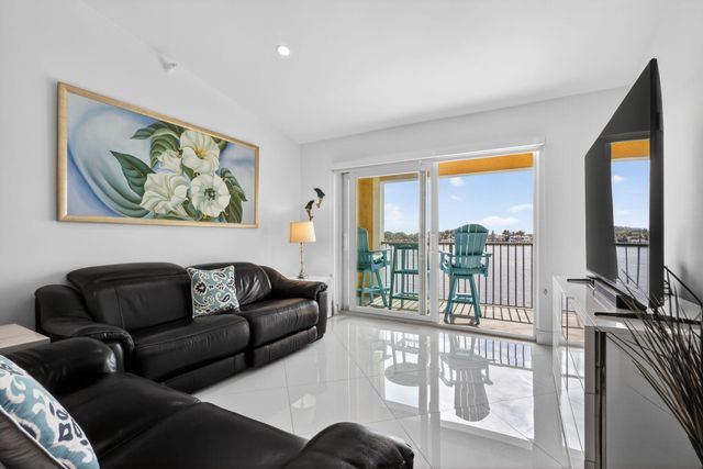 180 Yacht Club Way 304, Hypoluxo, FL 33462