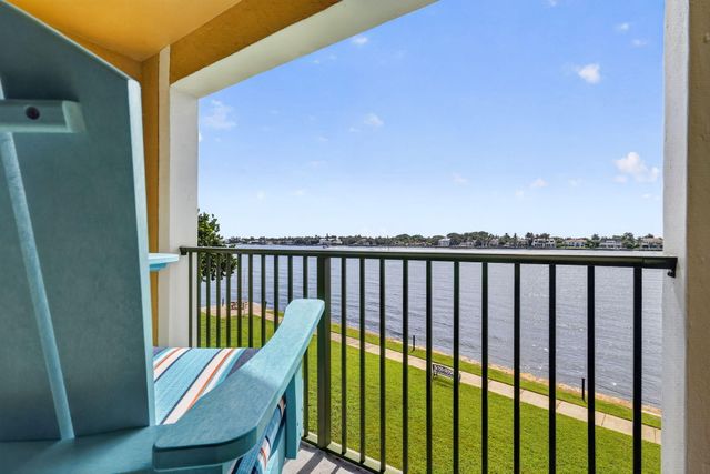 180 Yacht Club Way 304, Hypoluxo, FL 33462