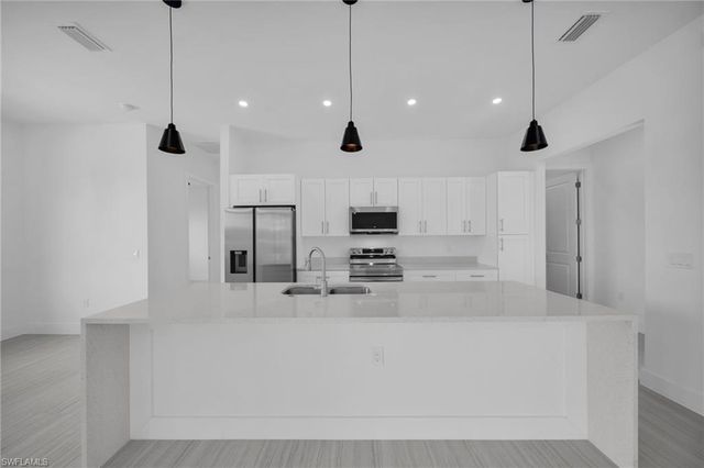 3539 NE 14th PL, Cape Coral, FL 33909