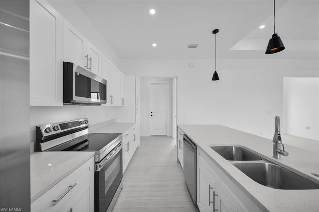 3539 NE 14th PL, Cape Coral, FL 33909