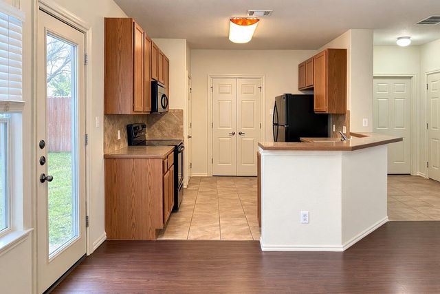 2410 Great Oaks DR 802, Round Rock, TX 78681
