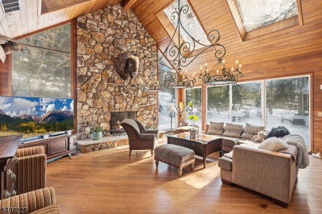 12 E Saddle River Rd, Saddle River Boro, NJ 07458