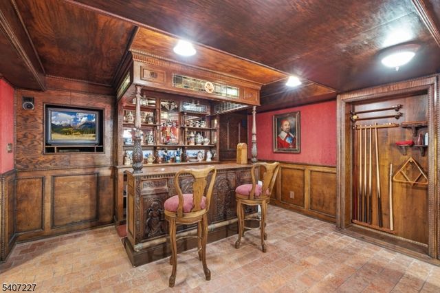 12 E Saddle River Rd, Saddle River Boro, NJ 07458