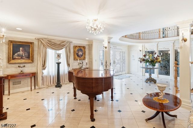 12 E Saddle River Rd, Saddle River Boro, NJ 07458