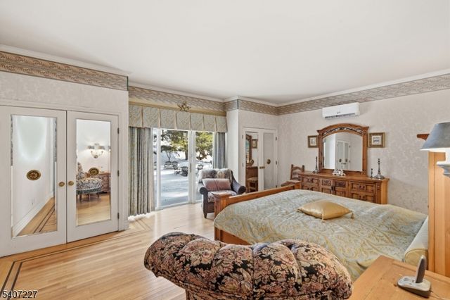 12 E Saddle River Rd, Saddle River Boro, NJ 07458