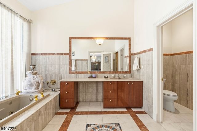 12 E Saddle River Rd, Saddle River Boro, NJ 07458