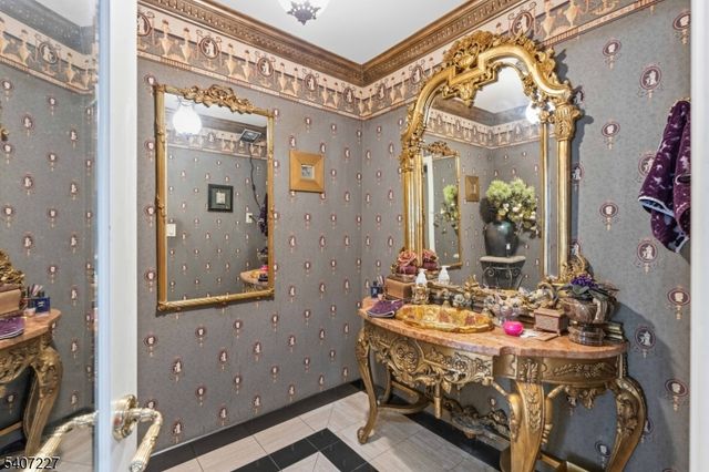 12 E Saddle River Rd, Saddle River Boro, NJ 07458