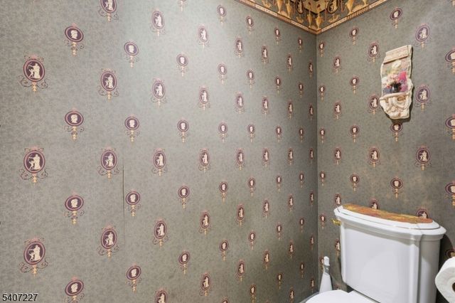 12 E Saddle River Rd, Saddle River Boro, NJ 07458