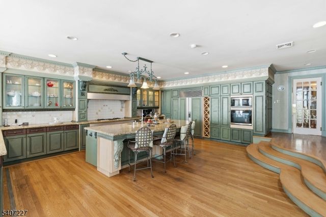 12 E Saddle River Rd, Saddle River Boro, NJ 07458