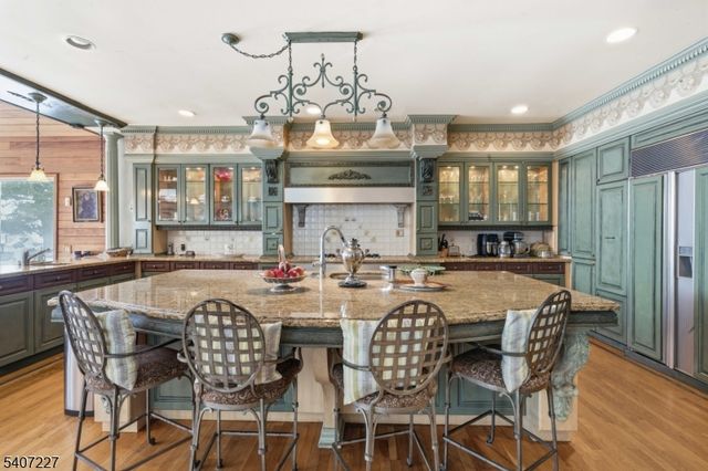 12 E Saddle River Rd, Saddle River Boro, NJ 07458