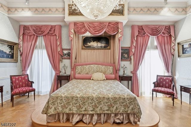 12 E Saddle River Rd, Saddle River Boro, NJ 07458