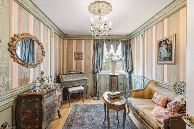 12 E Saddle River Rd, Saddle River Boro, NJ 07458