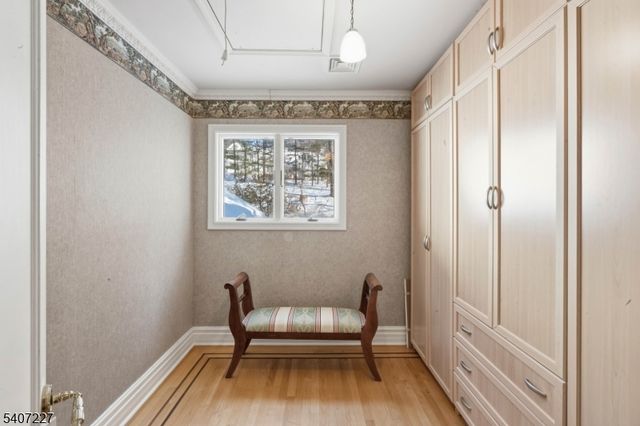 12 E Saddle River Rd, Saddle River Boro, NJ 07458