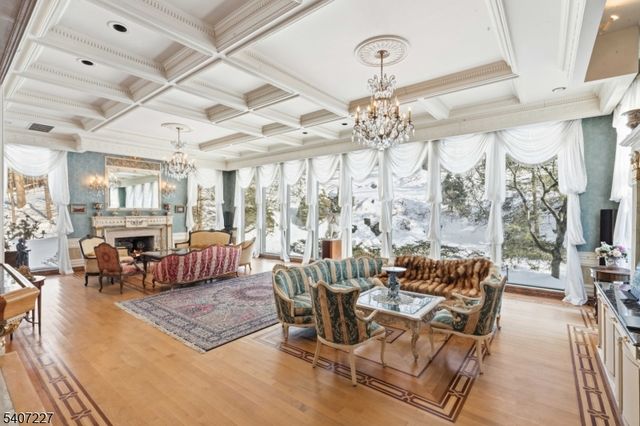 12 E Saddle River Rd, Saddle River Boro, NJ 07458