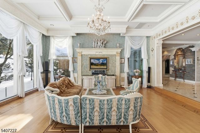 12 E Saddle River Rd, Saddle River Boro, NJ 07458