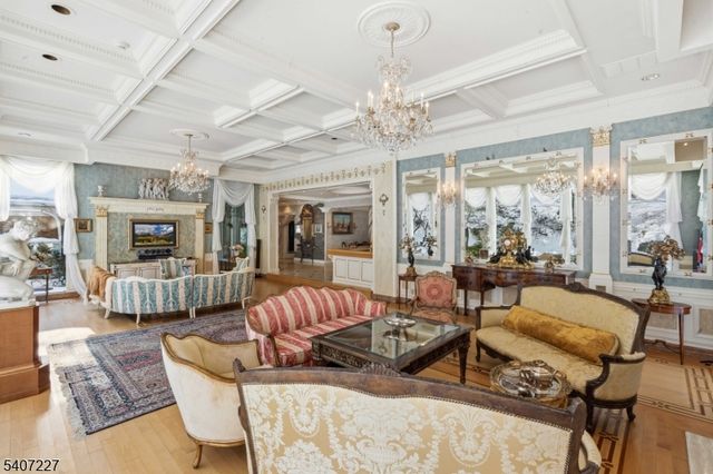 12 E Saddle River Rd, Saddle River Boro, NJ 07458