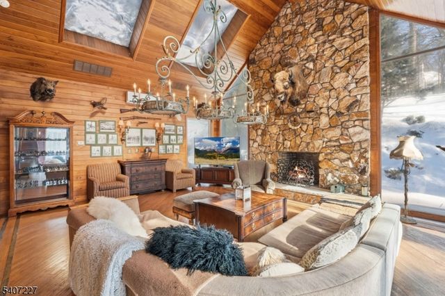 12 E Saddle River Rd, Saddle River Boro, NJ 07458