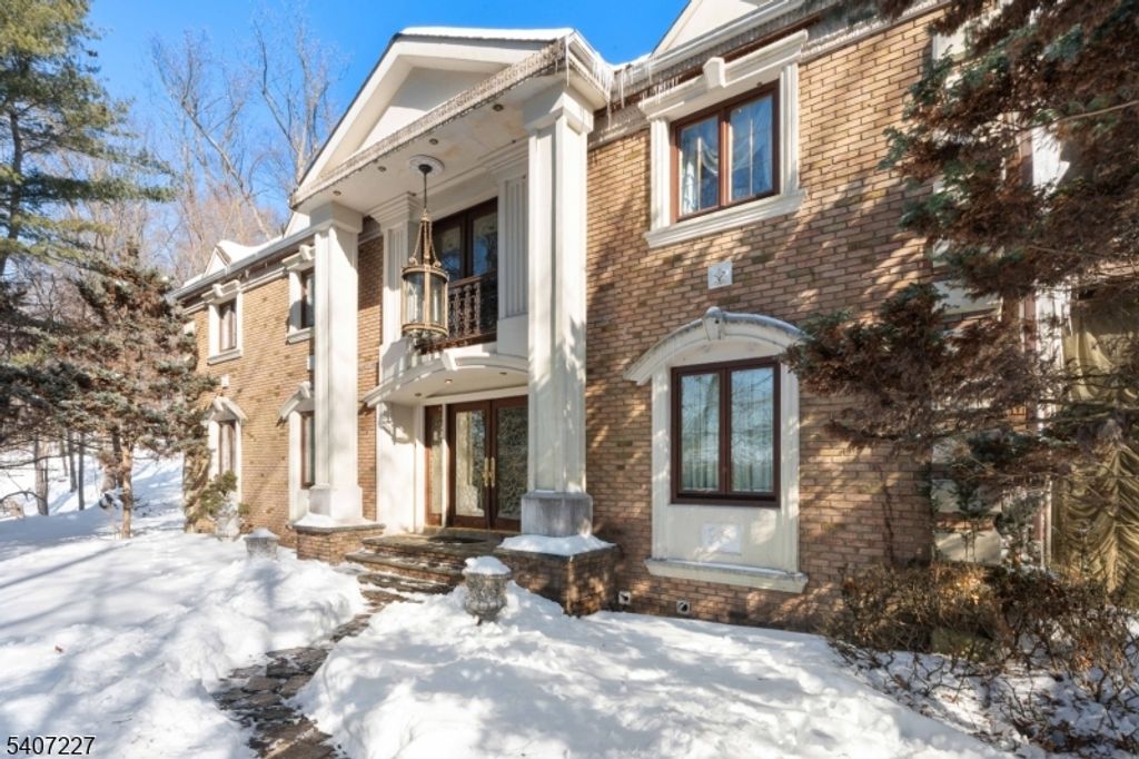 12 E Saddle River Rd, Saddle River Boro, NJ 07458