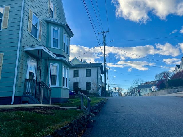 14 Richmond 1, Gardner, MA 01440