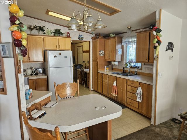 90797 TRAVIS Ln, Coos Bay, OR 97420