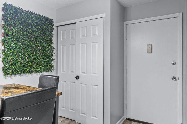 3505 Lodge Ln APT 212, Louisville, KY 40218