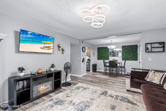 3505 Lodge Ln APT 212, Louisville, KY 40218