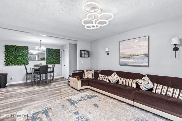 3505 Lodge Ln APT 212, Louisville, KY 40218