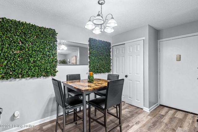 3505 Lodge Ln APT 212, Louisville, KY 40218