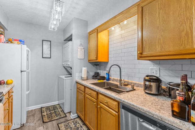 3505 Lodge Ln APT 212, Louisville, KY 40218